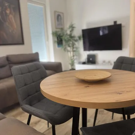 With Parking شقة *